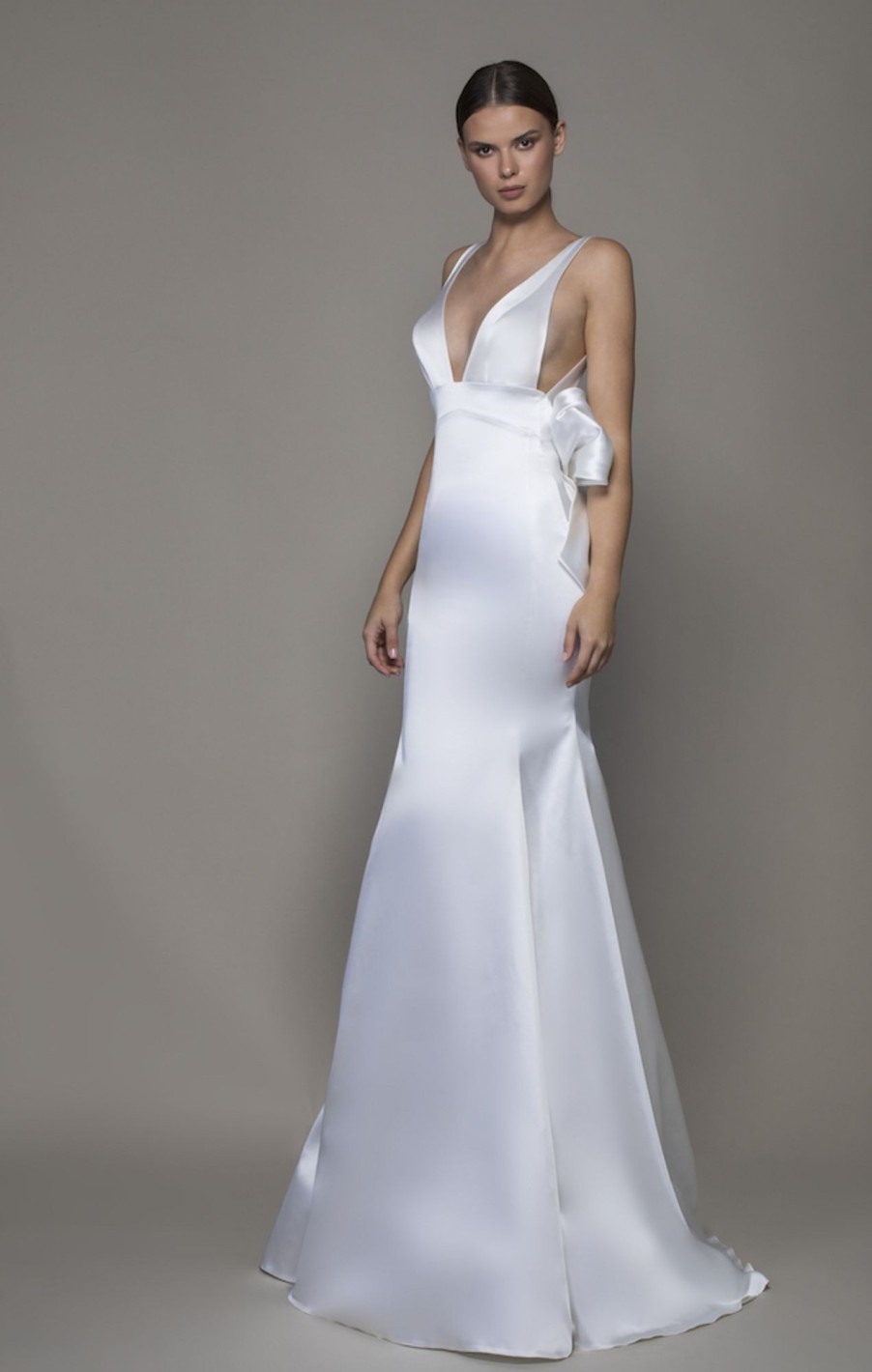 Dresses Kleinfeld Bridal Kleinfeld Exclusives | Sleeveless V-Neckline Satin Sheath Wedding Dress With Asymmetrical Back