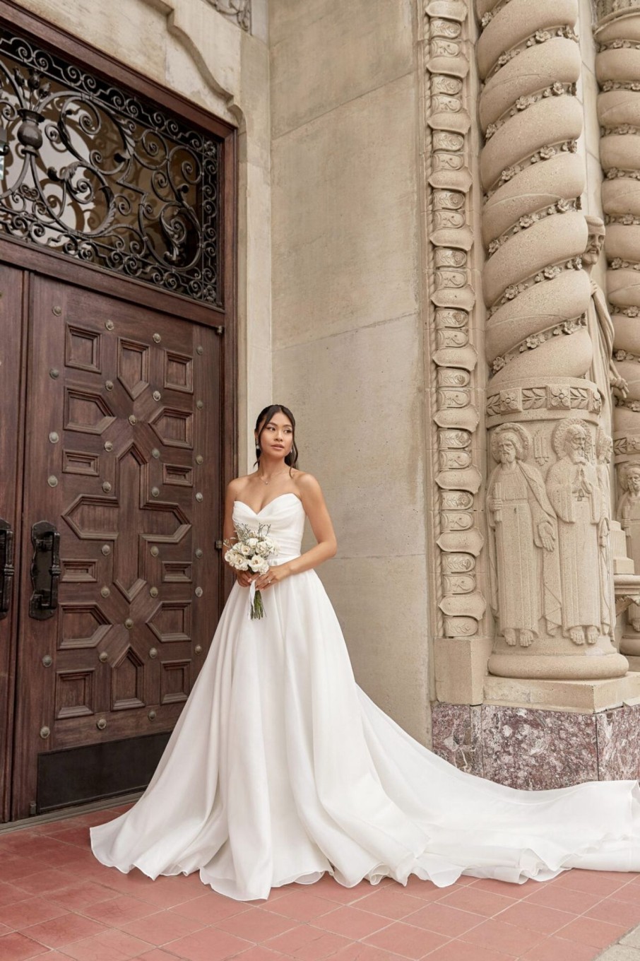 Dresses Kleinfeld Bridal Ball Gown | Simple And Chic Ball Gown With Slit