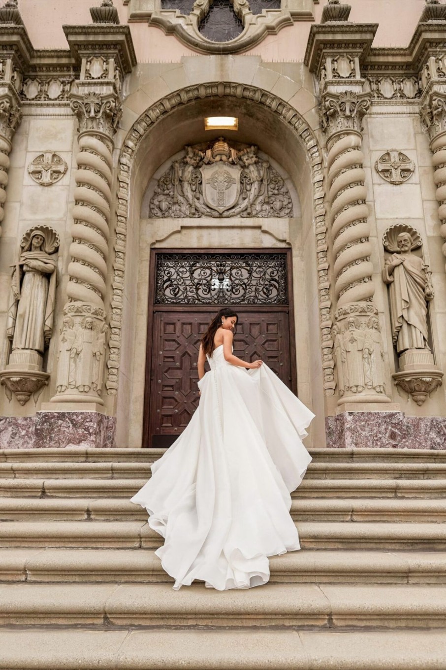 Dresses Kleinfeld Bridal Ball Gown | Simple And Chic Ball Gown With Slit