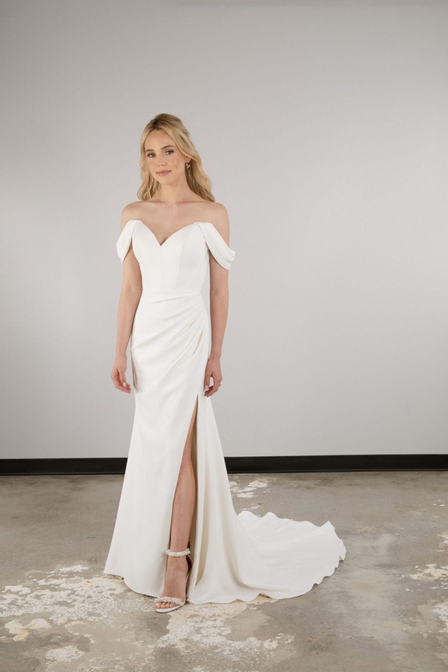 Dresses Kleinfeld Bridal Sheath | Simple Off-The-Shoulder Sheath Gown With Slit