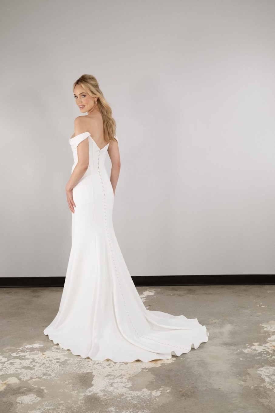 Dresses Kleinfeld Bridal Sheath | Simple Off-The-Shoulder Sheath Gown With Slit