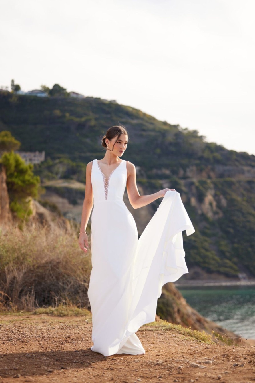 Dresses Kleinfeld Bridal Sheath | Sleeveless Fit And Flare Wedding Dress With Plunging V-Neckline