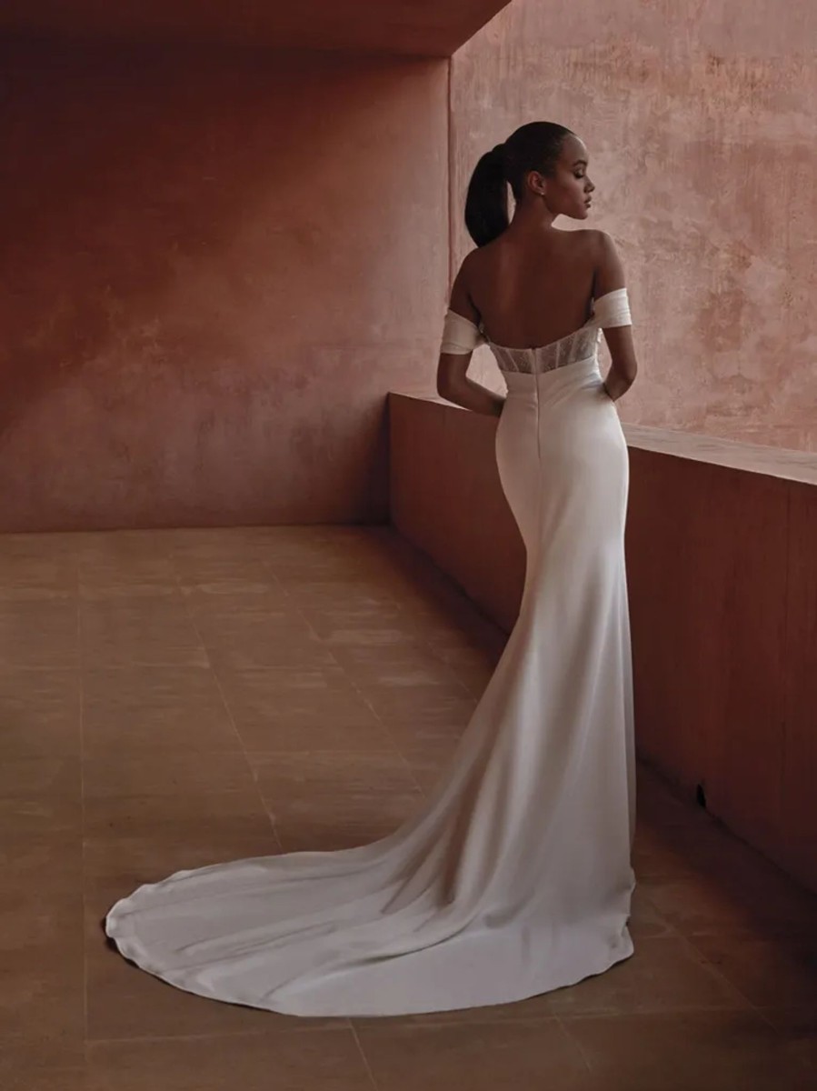 Dresses Kleinfeld Bridal Sexy | Sexy And Modern Sheath Gown With Slit