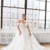 Dresses Kleinfeld Bridal Plus Size Wedding Dresses | Lace Sweetheart Neckline Wedding Dress With Detachable Off-The-Shoulder Sleeves