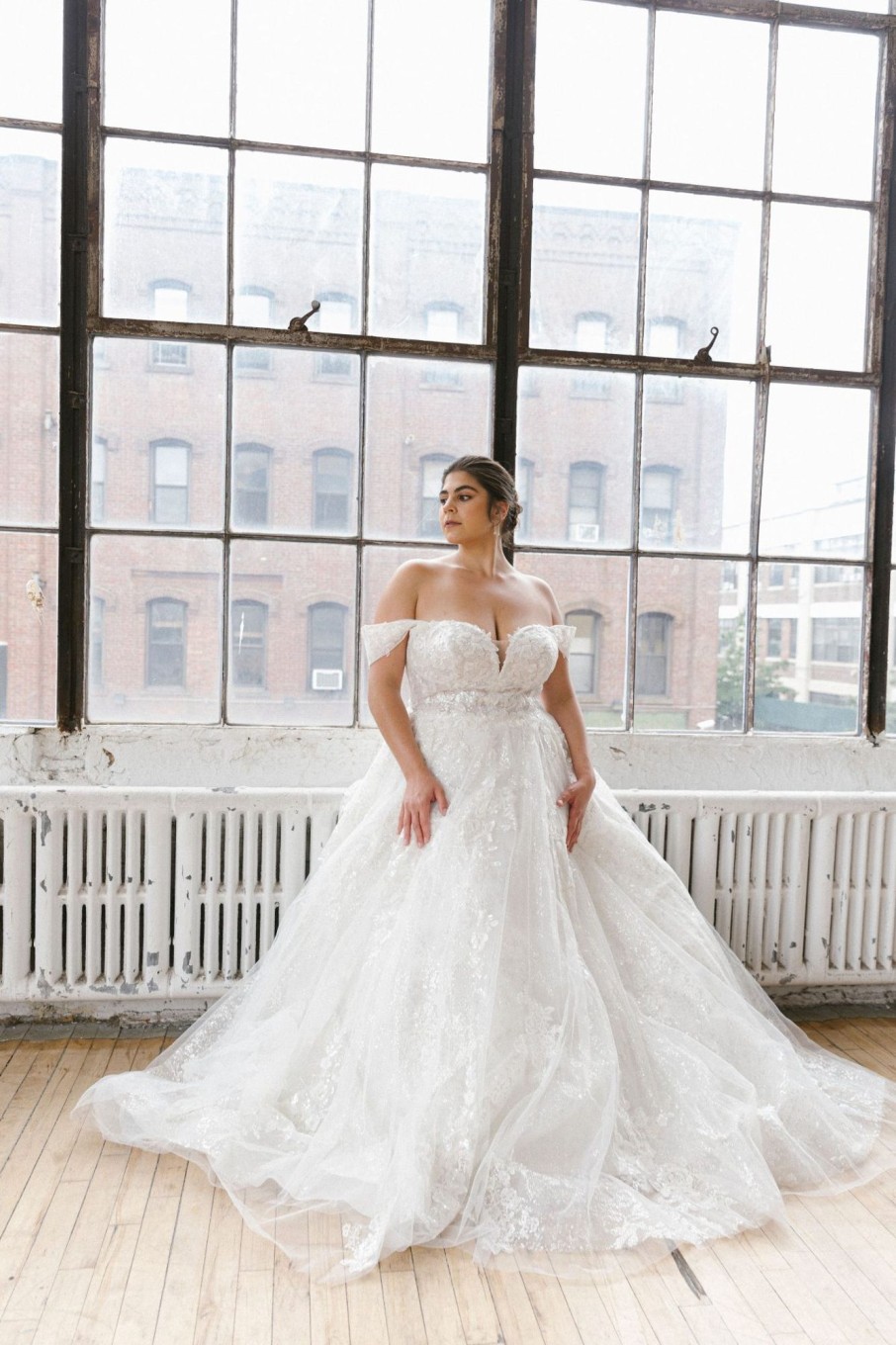 Dresses Kleinfeld Bridal Plus Size Wedding Dresses | Lace Sweetheart Neckline Wedding Dress With Detachable Off-The-Shoulder Sleeves