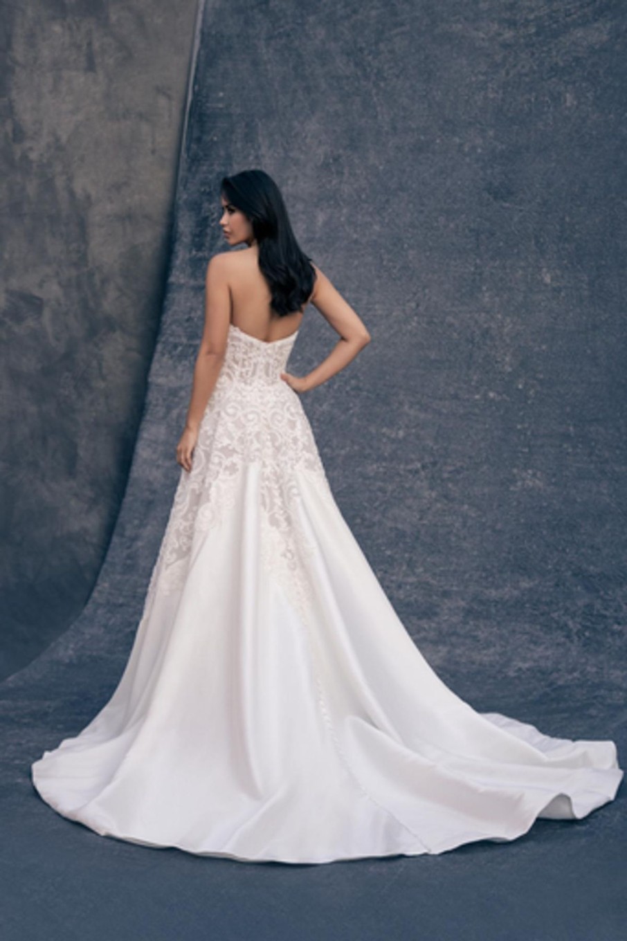 Dresses Kleinfeld Bridal Plus Size Wedding Dresses | Classic And Romantic Strapless Silk Gown