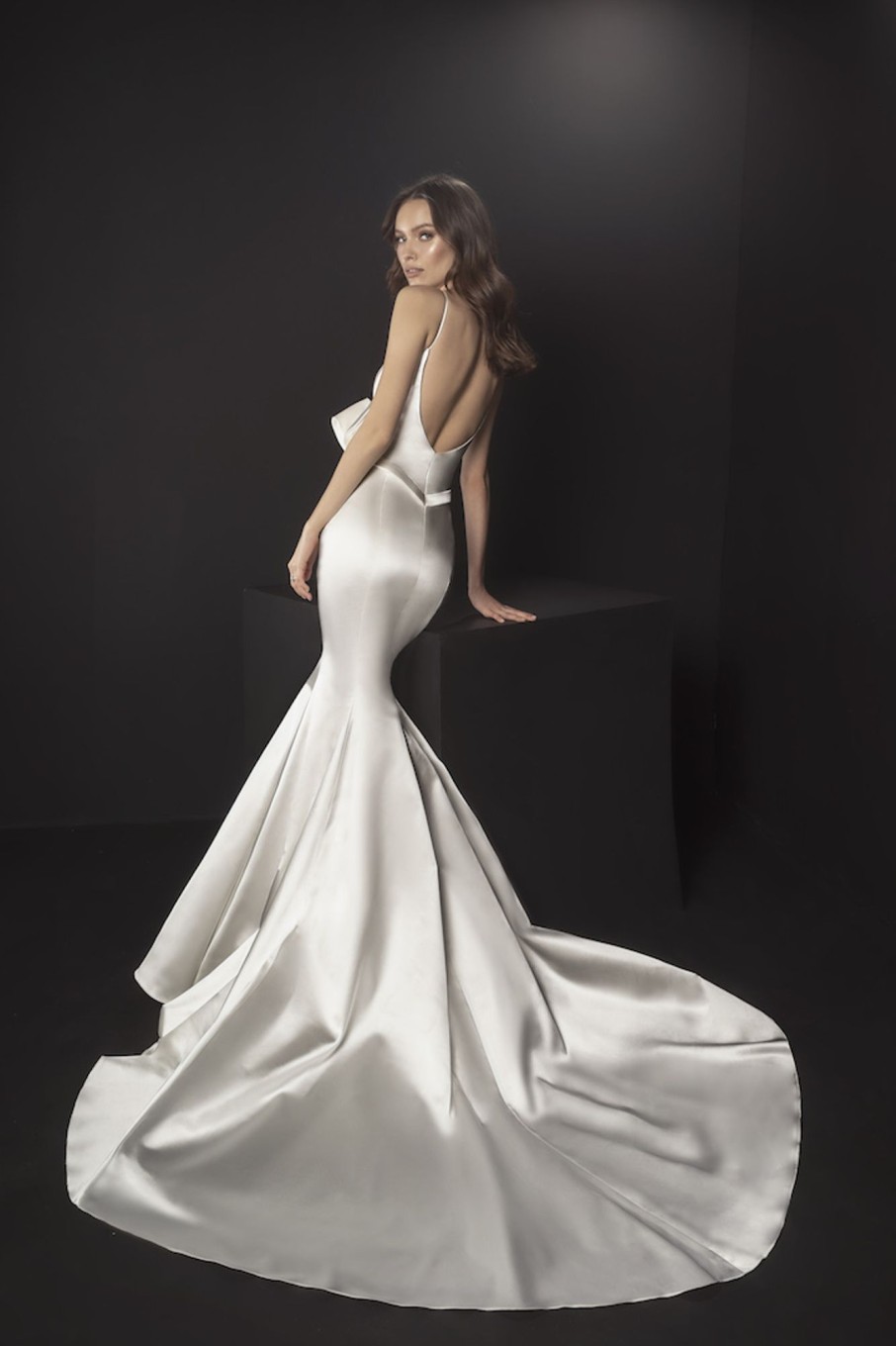 Dresses Kleinfeld Bridal Kleinfeld Exclusives | Spaghetti Strap Satin Mermaid Wedding Dress With Bow At Waist