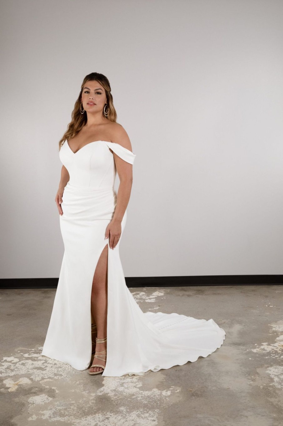 Dresses Kleinfeld Bridal New Wedding Dresses | Simple Off-The-Shoulder Sheath Gown With Slit