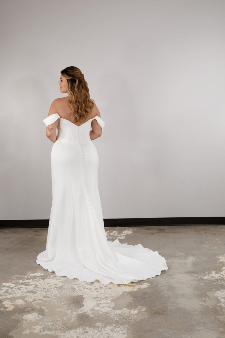 Dresses Kleinfeld Bridal New Wedding Dresses | Simple Off-The-Shoulder Sheath Gown With Slit