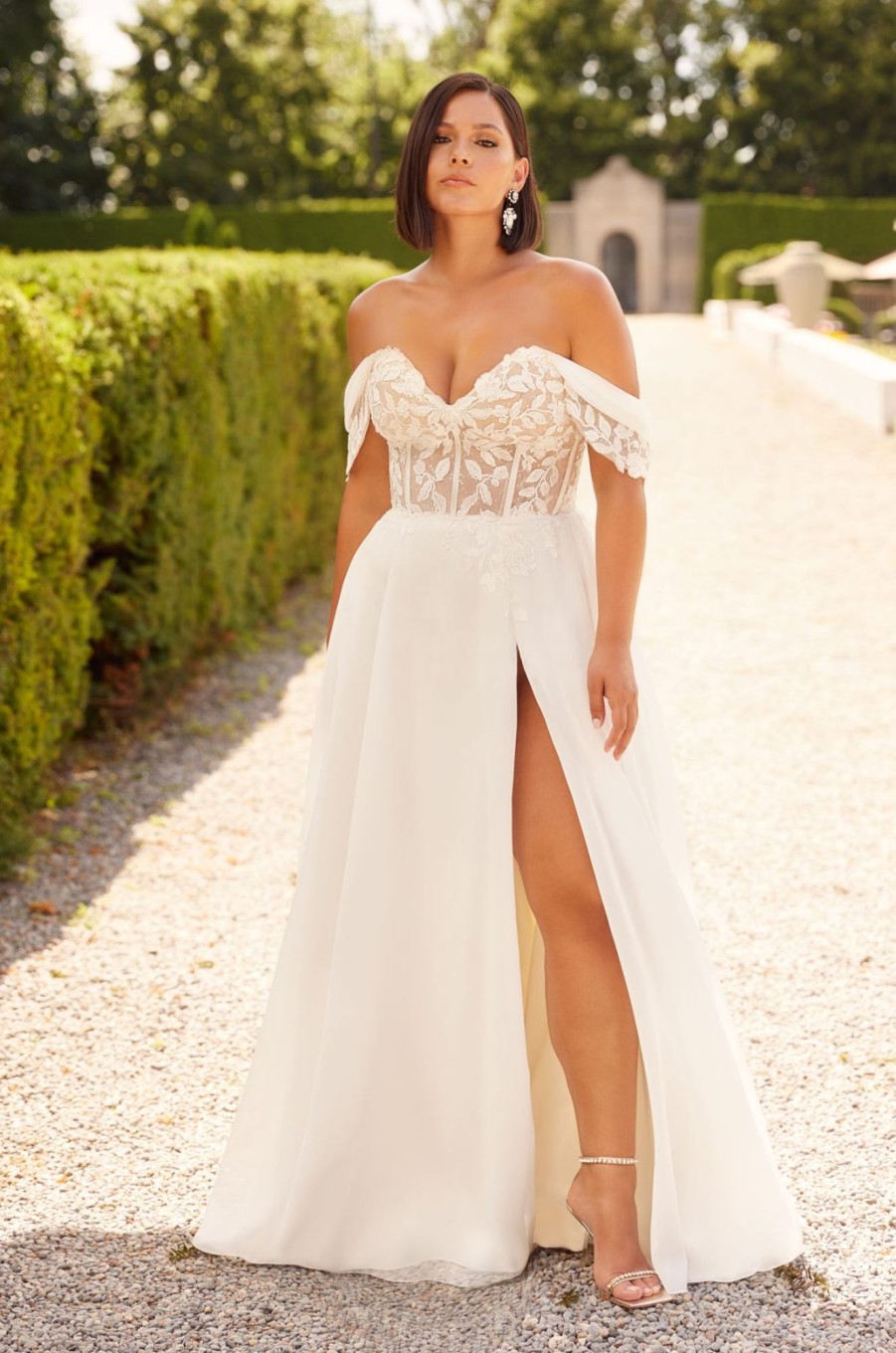 Dresses Kleinfeld Bridal Plus Size Wedding Dresses | A-Line Wedding Dress With Lace Bodice And Detachable Off The Shoulder Sleeves