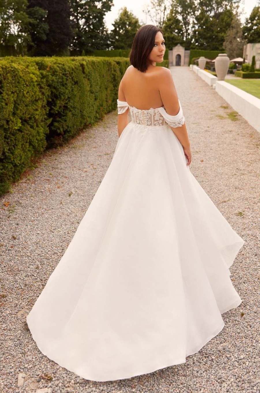 Dresses Kleinfeld Bridal Plus Size Wedding Dresses | A-Line Wedding Dress With Lace Bodice And Detachable Off The Shoulder Sleeves