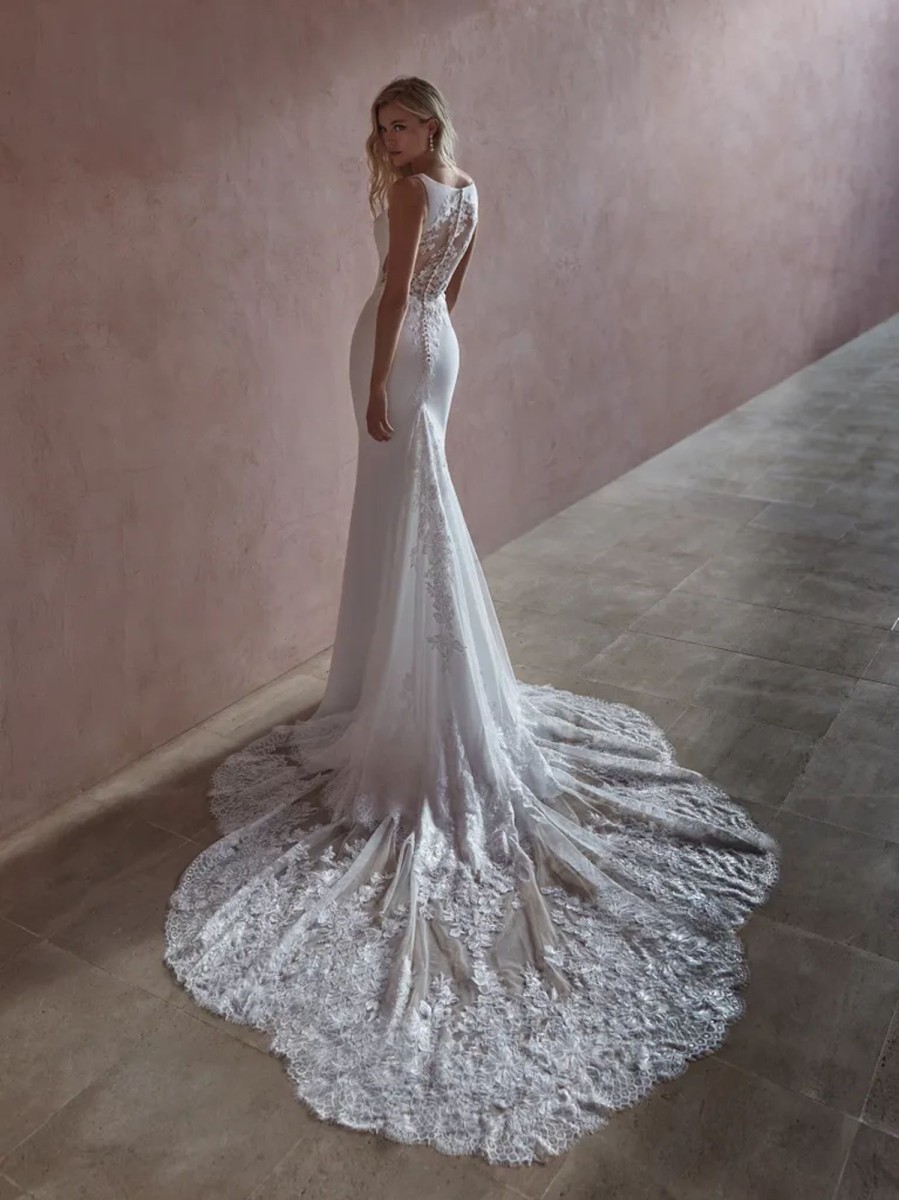 Dresses Kleinfeld Bridal Sexy | Sleek And Romantic Fit-And-Flare Gown With Illusion Back