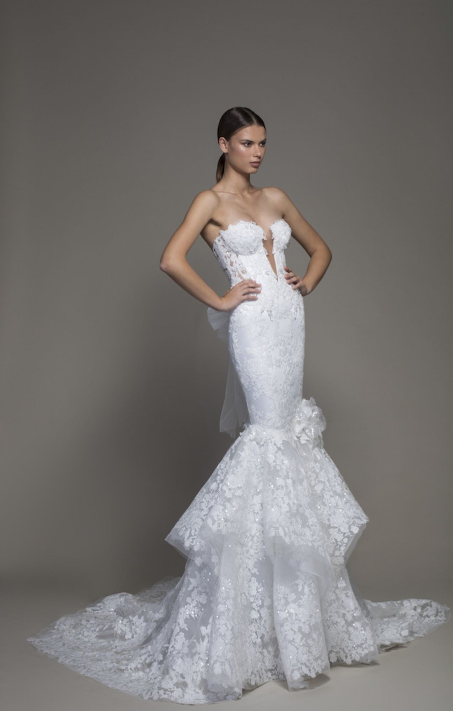 Dresses Kleinfeld Bridal Kleinfeld Exclusives | Strapless Plunging V-Neckline Lace Mermaid Wedding Dress