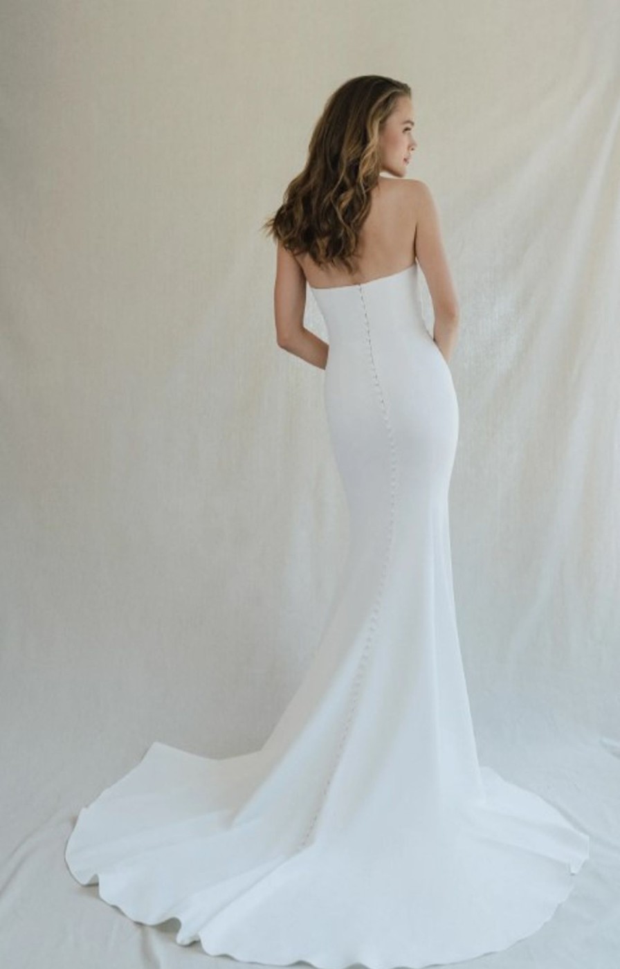 Dresses Kleinfeld Bridal Sexy | Strapless V-Neck Fit And Flare Wedding Dress With Draped Bodice