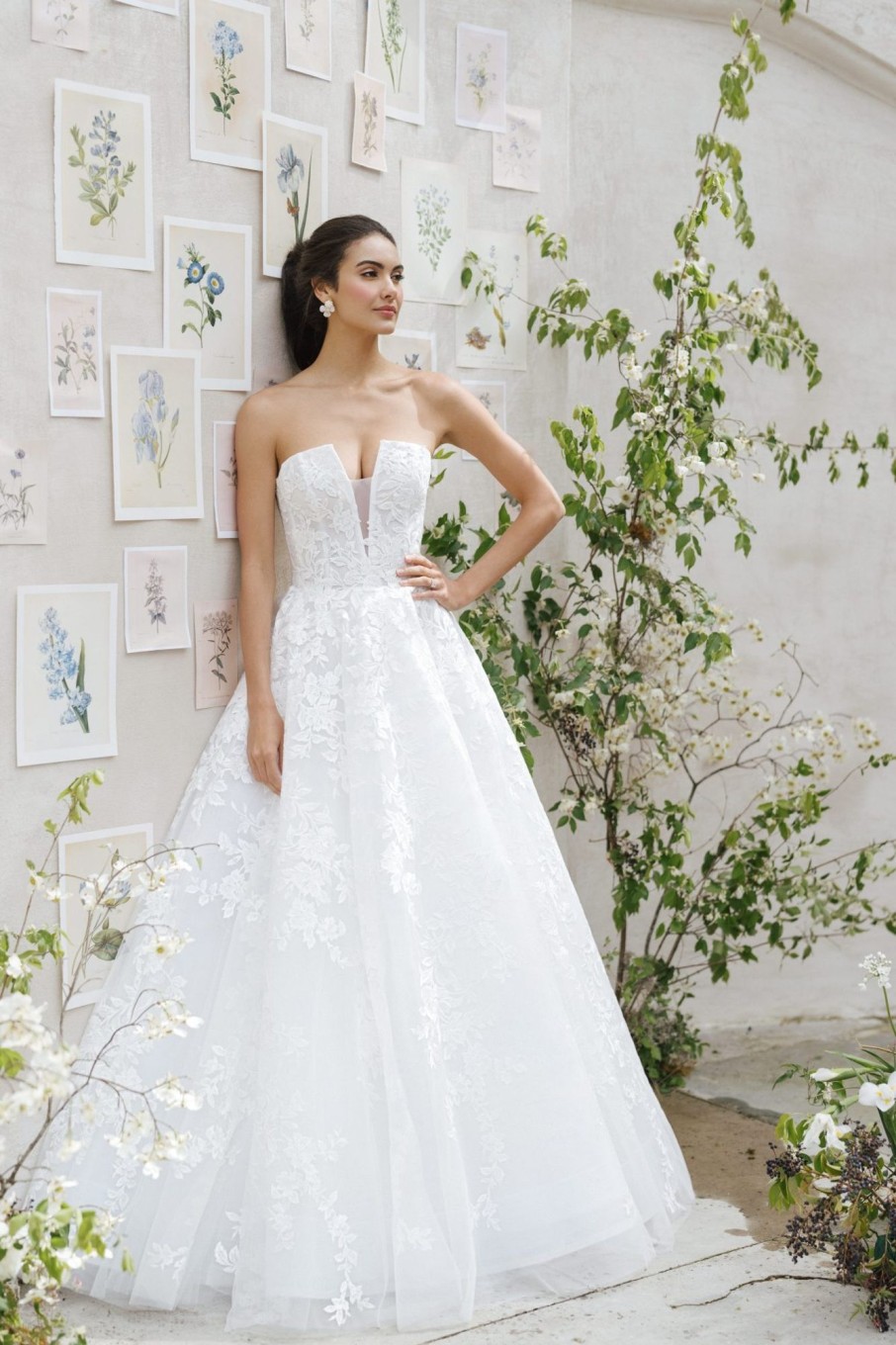 Dresses Kleinfeld Bridal Ball Gown | Romantic V-Neck Strapless Ball Gown