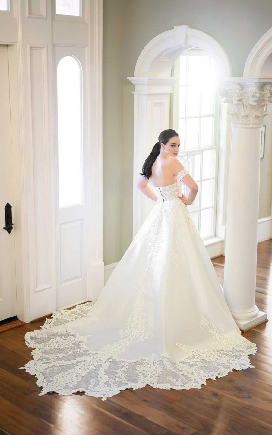 Dresses Kleinfeld Bridal Plus Size Wedding Dresses | Off The Shoulder Ball Gown Wedding Dress With A Lace Bodice And Shaped Train