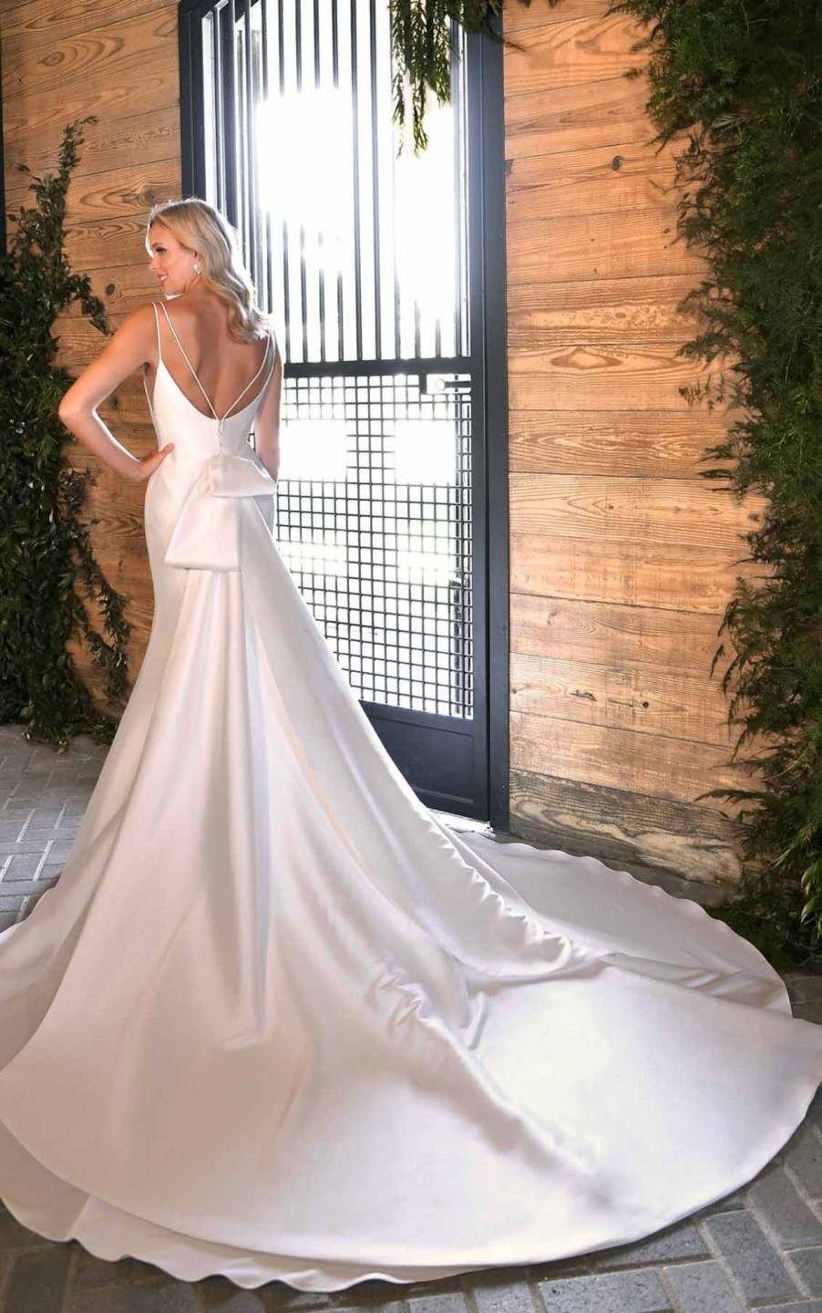 Dresses Kleinfeld Bridal Plus Size Wedding Dresses | Classic Fit And Flare Wedding Dress With Double Straps And Detachable Bow