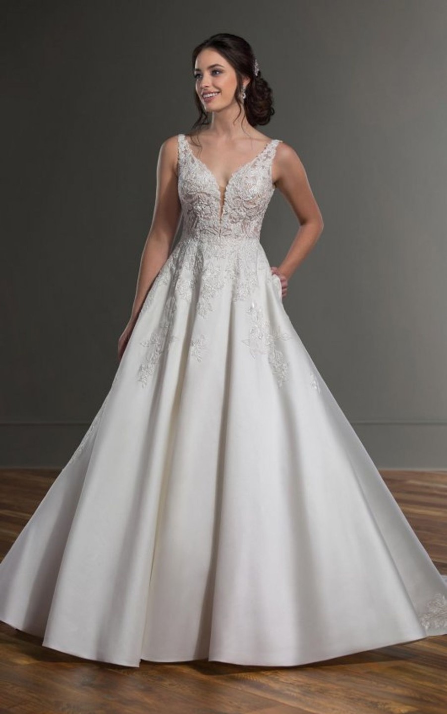 Dresses Kleinfeld Bridal Popular Wedding Dresses | V-Neck Sleeveless Ballgown Wedding Dress With Beaded Lace Bodice