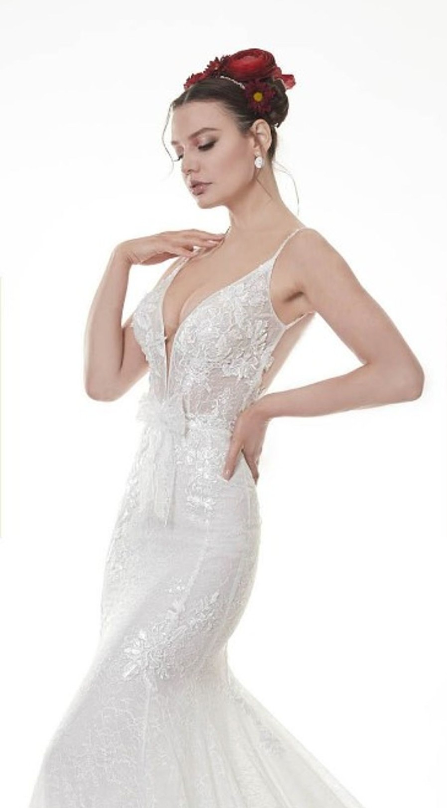 Dresses Kleinfeld Bridal Kleinfeld Exclusives | Spaghetti Strap Fit And Flare Wedding Dress With V-Neck And Open Back.