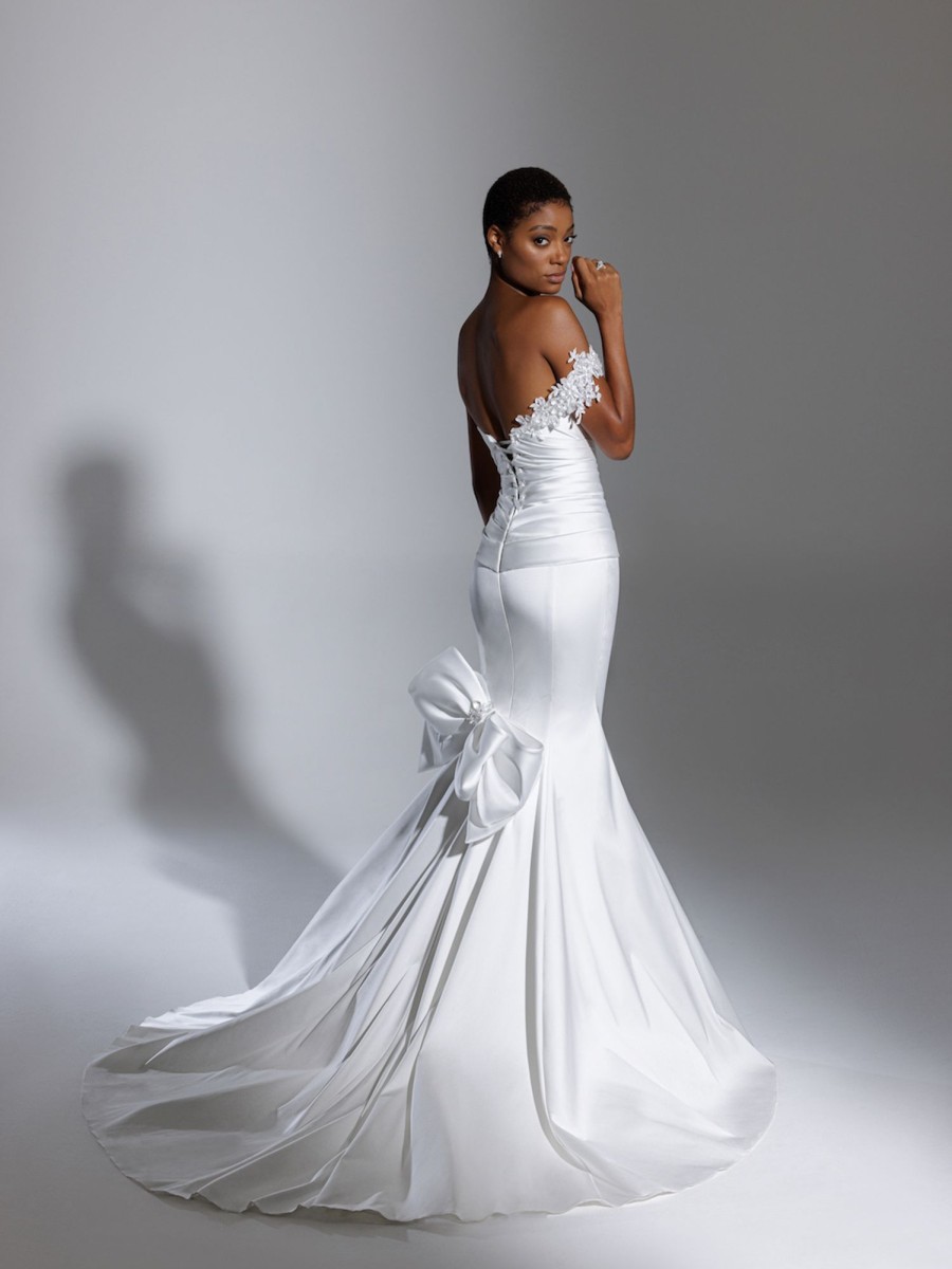 Dresses Kleinfeld Bridal Kleinfeld Exclusives | Strapless Satin Ruched Mermaid Wedding Dress With Off The Shoulder Strap