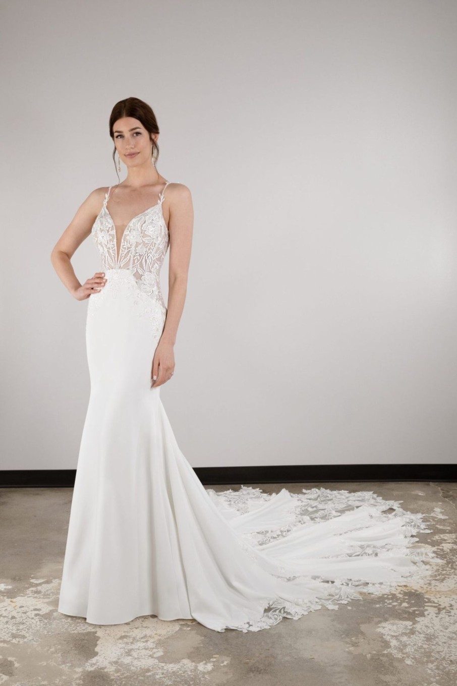 Dresses Kleinfeld Bridal Sexy | Lace And Crepe V-Neck Fit-And-Flare Gown