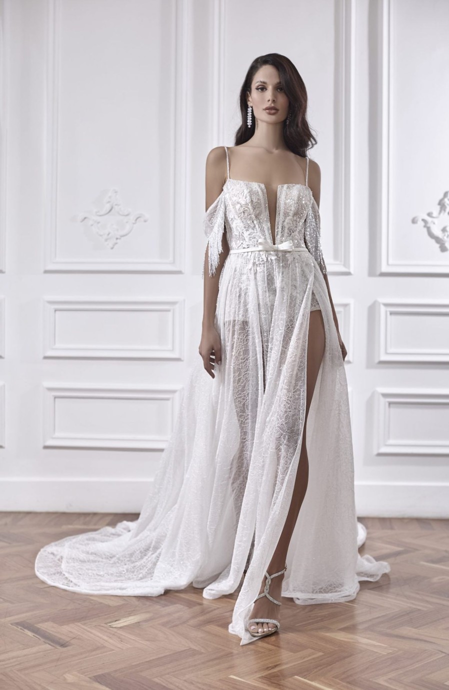 Dresses Kleinfeld Bridal Sexy | Lace A-Line Wedding Dress With Deep V-Neckline And High Slit